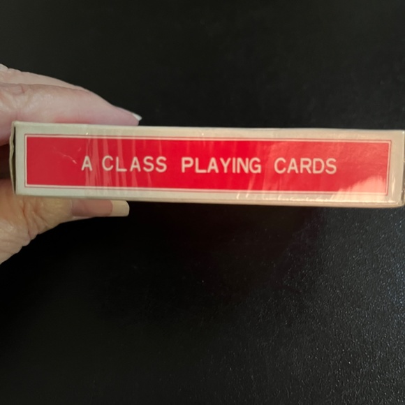 A view of Downtown Chicago Souvenir Playing Cards in Original Tuck Box, Like New - Picture 9 of 10